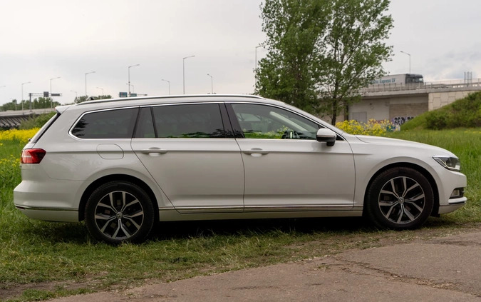 Volkswagen Passat cena 69990 przebieg: 253000, rok produkcji 2016 z Warszawa małe 562